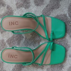 INC International Concepts Women's Vibrant Green Heels. SZ 8